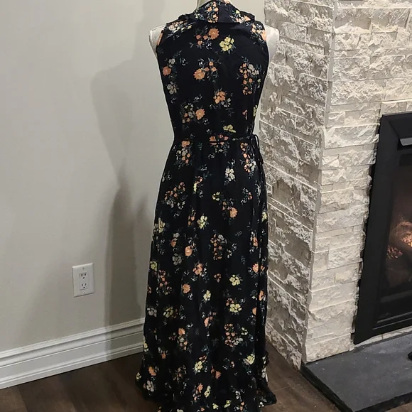 Apricot Floral wrap dress with ruffled front - Picture 4 of 8